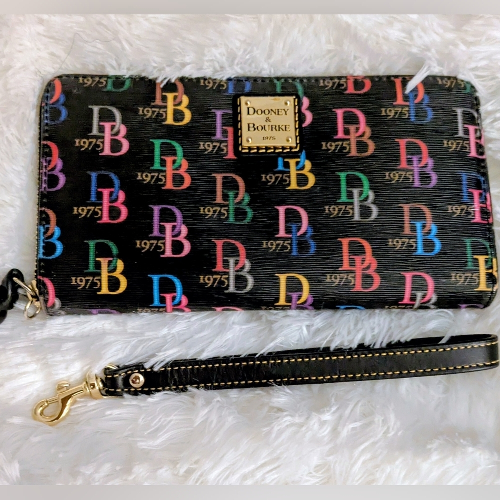 Dooney & Bourke DB75 Leather Large Zip Around Wallet 🖤🩵❤️💚🩷🤎